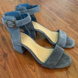 Saks fifth Avenue denim blue suede chunky low heels size 6￼